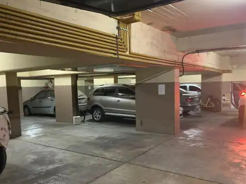 VENTA COCHERA FIJA  24 M2 PARA AUTO Y MOTO PLANTA BAJA SUPER COMODA