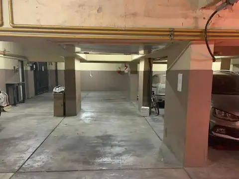 VENTA COCHERA FIJA  24 M2 PARA AUTO Y MOTO PLANTA BAJA SUPER COMODA