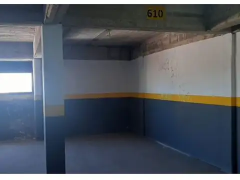 Alquiler temporario cochera en Miramar.  Edificio Petra.
