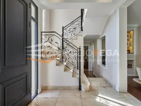 Casa 5 ambientes con 4 baños