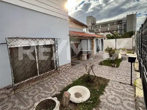 Depto Tipo Casa en Venta de 5 ambientes