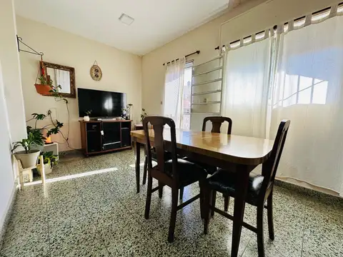 Casa 2 ambientes con 1 baño