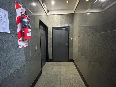 Oficina en Alquiler con 1 cochera