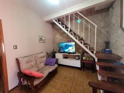 PH DE 4 AMBIENTES EN 2 PLANTAS EN BANFIELD OESTE