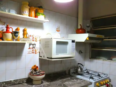 VENTA CASA 4 AMBIENTES CON PILETA EN MERLO