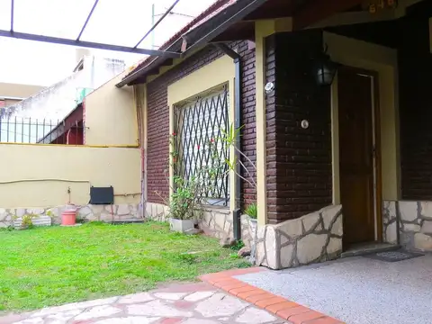 VENTA CASA 4 AMBIENTES CON PILETA EN MERLO