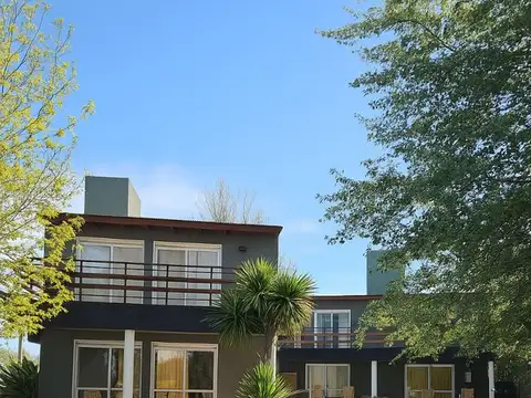 Casa 14 ambientes con 4 baños