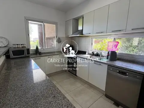 Casa 6 ambientes con 4 baños