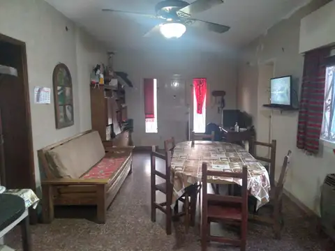 Casa 5 ambientes con 2 baños