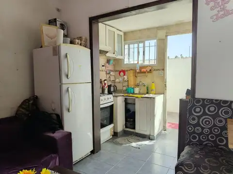 Venta PH 2 ambientes Olivos con patio sin expensas