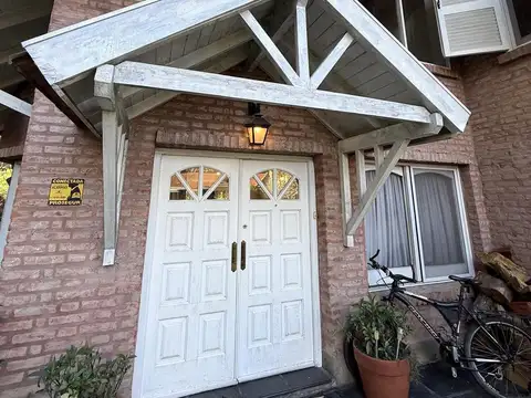 Casa en Venta con 2 cocheras