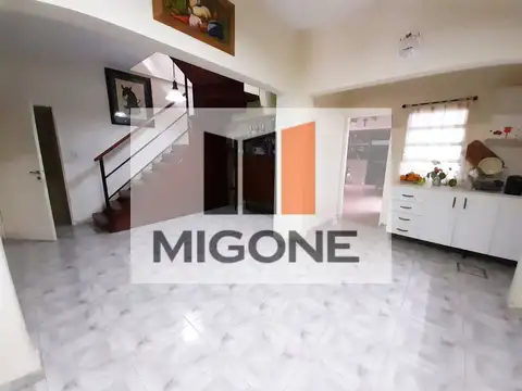 Casa 5 ambientes con 2 baños