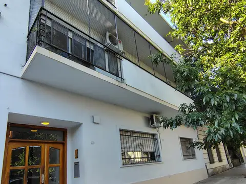 Depto Tipo Casa en Alquiler en Agronomia, $ 980.000