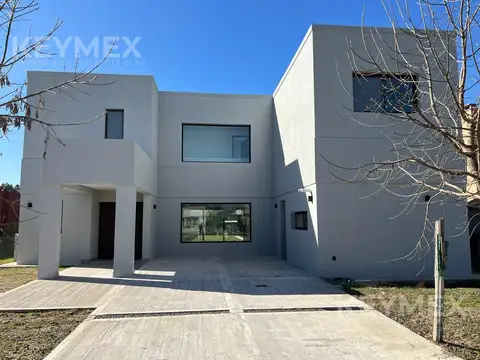 Casa 6 ambientes con 4 baños