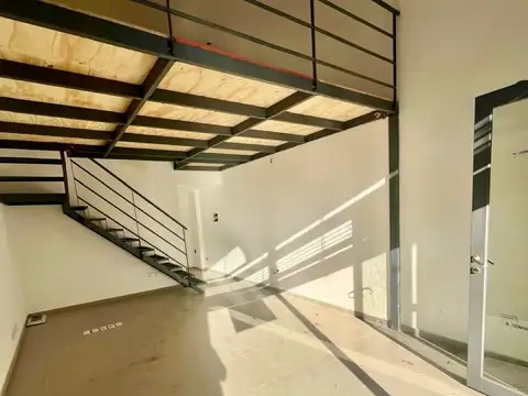 Alquiler, Luminoso y Amplio Local a Estrenar Doble Altura