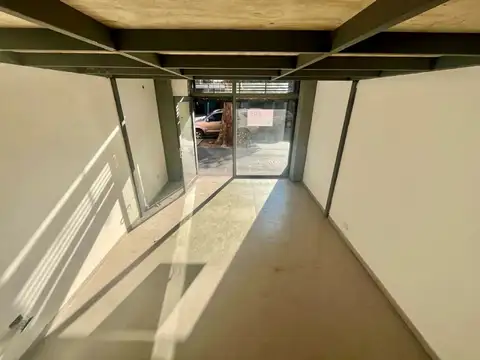 Alquiler, Luminoso y Amplio Local a Estrenar Doble Altura