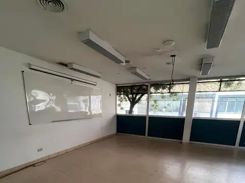 Oficina amplia en venta - Balvanera