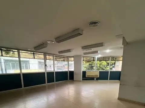 Oficina amplia en venta - Balvanera