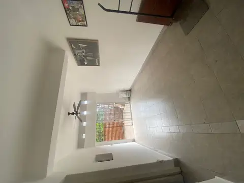 Casa 7 ambientes con 2 baños
