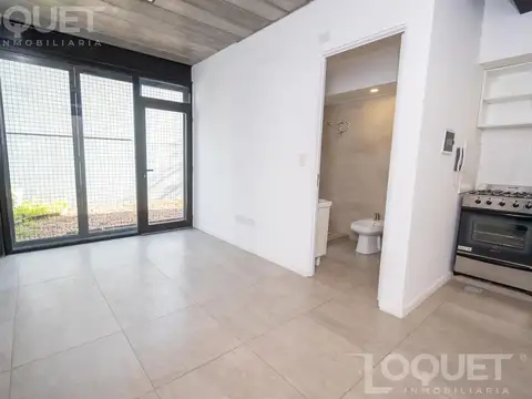 Departamento monoambiente con patio en Planta Baja