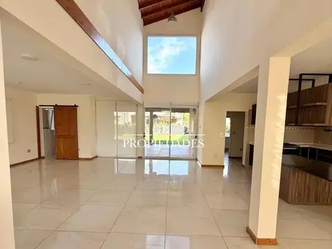 Casa en Alquiler de 4 dormitorios