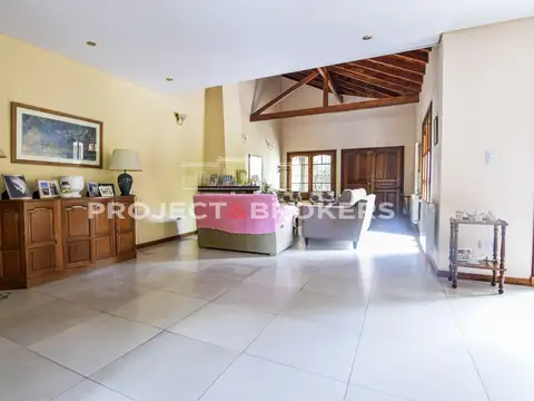 Casa 6 ambientes con 4 baños