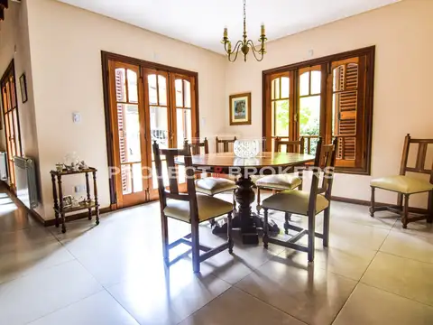 Casa en Venta con 4 cocheras