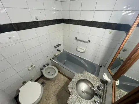 Departamento 3 ambientes CON DEP DE SERV. O ESCRITORIO EN VENTA EN FLORES