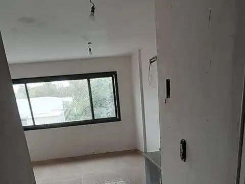 Oficina 9 ambientes con 6 baños