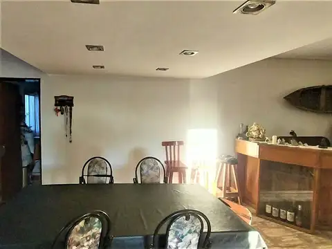 Avenida Hipólito Yrigoyen 300