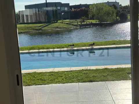 Casa en Venta con 4 cocheras