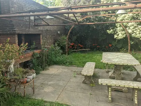 Casa Antigua a Reciclar con gran Lote