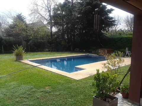 *CASA MINIMALISTA EN 1 PLANTA DENTRO DEL BARRIO CERRADO "SANTA ANA"