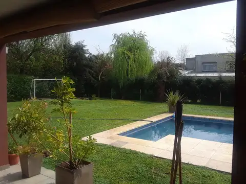 *CASA MINIMALISTA EN 1 PLANTA DENTRO DEL BARRIO CERRADO "SANTA ANA"