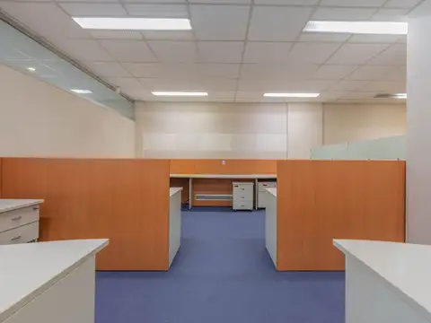 Oficina en Venta con 3 cocheras