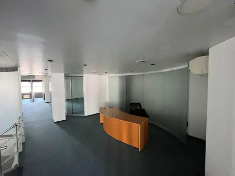 Oficina en Alquiler con 1 cochera