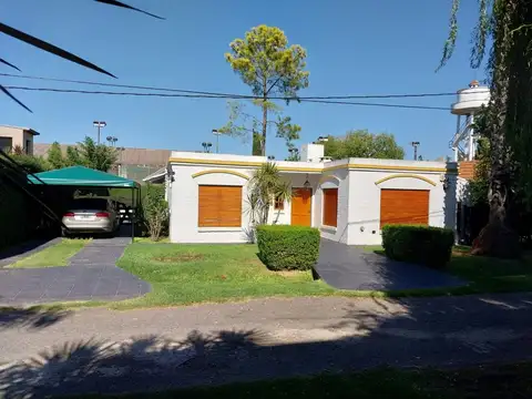 Casa 3 ambientes con 2 baños