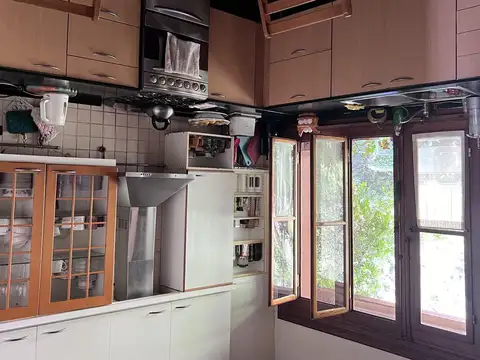 Casa 8 ambientes con 4 baños