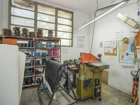 Galpon en Venta en Parque Avellaneda, USD 380.000