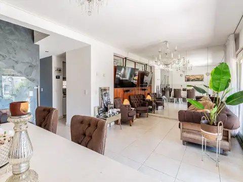 Avenida de los Fundadores 100