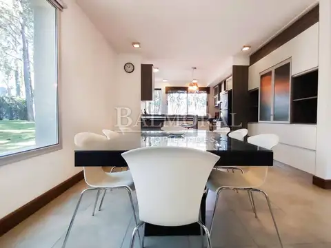 Casa 4 ambientes con 3 baños