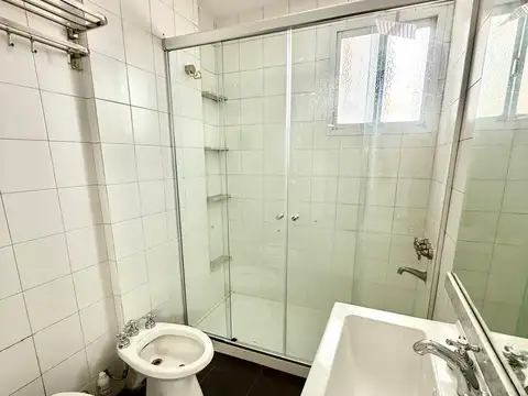 Luminoso dpto 3amb en plena Av. Maipú