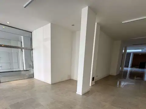 Sarmiento 1500, Piso PB