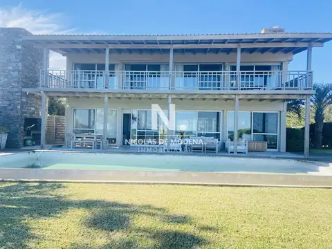 Casa 4 ambientes con 4 baños