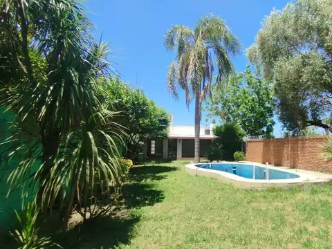 VENTA - CASA DE 3 DORMITORIOS  CON QUINCHO, PILETA, COCHERA - LA FLORIDA