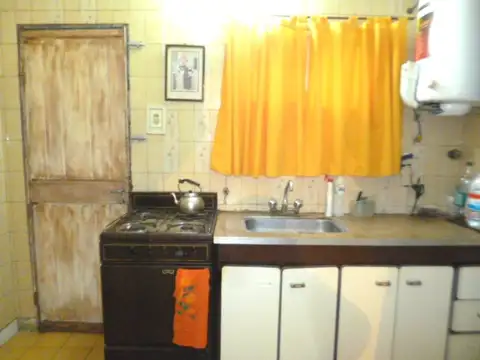 Calle 8 2400, Piso PB