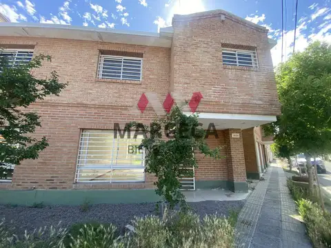 DUPLEX EN VENTA TRES DORMITORIOS CON PATIO Y COCHERA