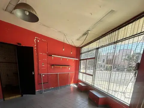 Lisandro De La Torre 700