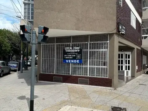 Lisandro De La Torre 700