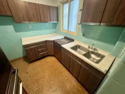 Bauness 2200, Piso 5